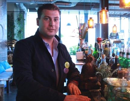 Monkey Bar gewinnt den European Hospitality Award als beste Hotelbar - neuer Bar-Manager Alexander Affeldt