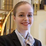Die zweitbeste Hotelfach-Prüfung sowie die zweitbeste Zusatzausbildung zum Barmixer legte Karolin Grabbe aus dem Excelsior Hotel Ernst in Köln ab.