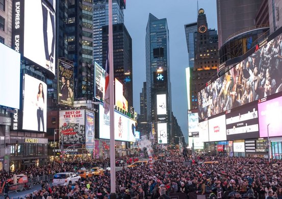 Konzert-Event auf dem Times Square - Foto: IMAGO / ZUMA Wire