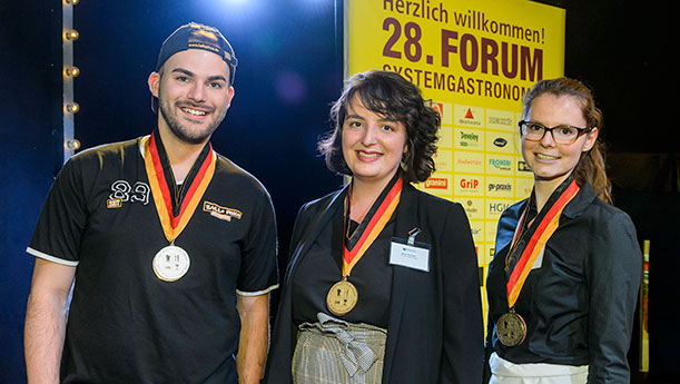 Gold: Nora Schuler (M.), My Heart Beats Vegan; Silber: Sebastian Pichler, Hallo Pizza; Bronze: Stella Ost, LSG Lufthansa Service © DEHOGA Svea Pietschmann
