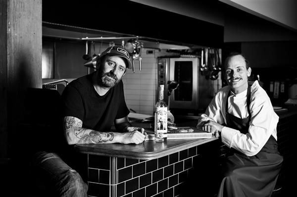 Mario Grünenfelder (links, ehemals Amano) und Boris Buono (ehemals Noma) starten Zusammenarbeit im Bar &amp; Restaurant Bijou im Hotel Monbijou in Berlin. Foto: Stjepan Sedlar