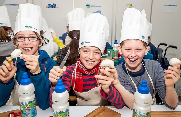 In Kooperation mit dem Feinschmeckerfestival eat! Berlin und dem Kinderförderverein My Theo e.V. haben die Berliner Wasserbetriebe Kinder zu einem Kochkurs eingeladen