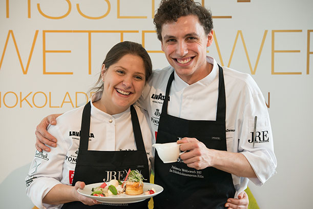 Glückliche Sieger: Mit ihrem Dessert „Lovely Soft, Green an Pink!“ konnten Birgit Stefanie Wieland und Alexander Gasslbauer die Jury begeistern. 