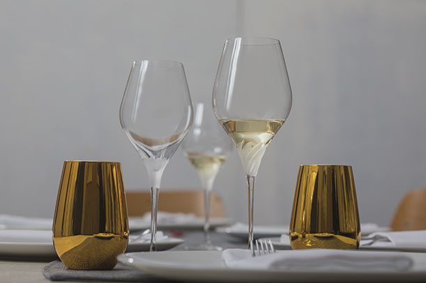 Viña Shine ist in den metallischen Farbtönen Silber, Gold, Bronze, Aquamarin, Rot und Rosé erhältlich.