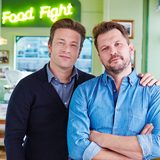 Jamie Oliver und Jimmy Doherty bei RTL Living in Jamie & Jimmy’s Food Fight Club, Foto © RTL Living / Fremantle Media
