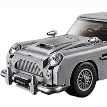 Ms. Moneypenny präsentiert James Bond-Auto | Aston Martin DB 5 aus Lego