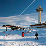 Wintertourismus und Klimawandel | Weißes Band in grüner Landschaft, Foto © Skigebiet Willingen