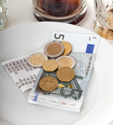 Geizig oder großzügig | Wie viel Trinkgeld ist korrekt? Foto: Pitopia / Edler von Rabenstein