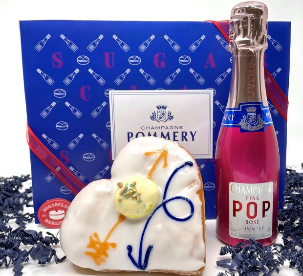 Sugarclan Love Box Pink: Herz-Pfannkuchen mit Champagnerfüllung + Pommery Pop Rosé Foto: XAMAX/Max Schröder
