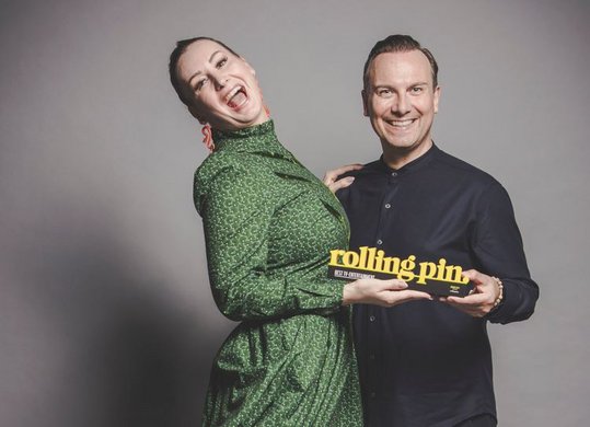 Katharina und Tim Raue wurden vom ROLLING PIN in der Kategorie „Best TV Entertainment“ ausgezeichnet - Foto: ROLLING PIN