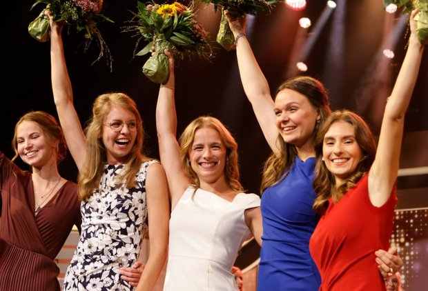 Die Finalistinnen Lea Baßler,  Eva Brockmann, Jessica Himmelsbach, Sarah Röhl und Katja Föhr - Foto: DWI