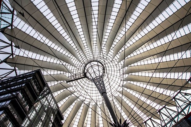 Sony Center am Potsdamer Platz - Foto: IMAGO / Bernd Friedel