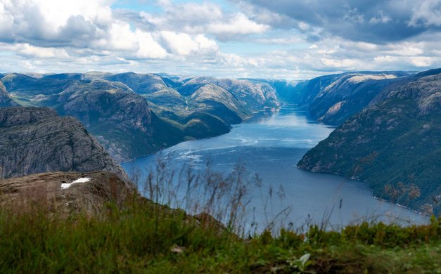Cool Climate: Lysefjord in Norwegen - IMAGO / Bihlmayerfotografie