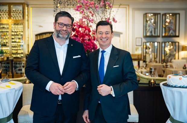 Julian Pfitzner, CEO Hapag-Lloyd Cruises, und Ingo C. Peters, Sprecher der Selektion Deutscher Luxushotels 