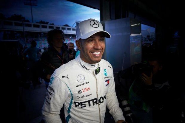 Lewis Hamilton fährt ab auf pflanzliche Burger Fotos: Mercedes Benz/Neat Burger/Matt Glass (Cult Media) (2)