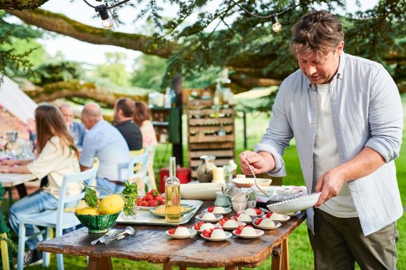 Jamie Oliver und Familie Foto: RTL Living/Celebration Meal