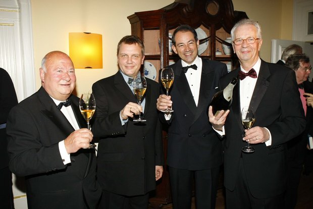 V.l.n.r.: Günter Schöneis, Hape Kerkeling, Bruno Paillard, Alain Fion. Champagne Preis für Lebensfreude 2008 ©Comité Champagne