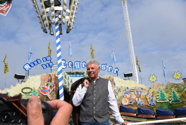 Der Münchner Oberbürgermeister Dieter Reiter vor Rund um den Tegernsee auf dem Oktoberfest 2023 - Foto: IMAGO / Lindenthaler