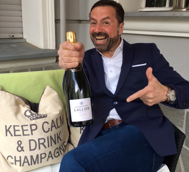 Sommelier Anton Stefanov stellt den Champagne Lallier R.012 Brut vor