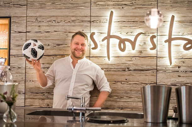 Sternekoch Anton Schmaus aus dem Restaurant Storstad in Regensburg ist der neue Koch der deutschen Fußballmannschaft. Foto: Hilke Opelt