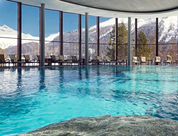 hotelleriesuisse Mitarbeiter-Sharing | Im Sommer am See, im Winter im Schnee Wellnessbereich im Badrutt‘s Palace, St. Moritz