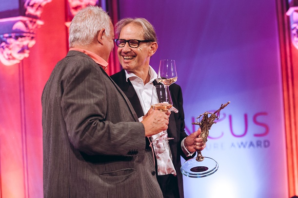 VINEUS Wine Culture Award:  Willi Bründlmayer wurde für sein Lebenswerk ausgezeichnet (links im Bild: René Gabriel Fotograf Philipp Lipiarski, www.goodlifecrew.at © Transgourmet Österreich