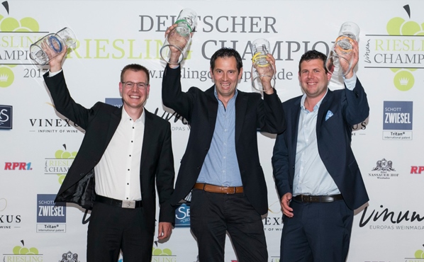 VINUM-Riesling-Wettbewerb | 6. Deutscher Riesling Champion v.l.n.r. Christian Braunewell (Weingut Braunewell), Eric Manz (Weingut Manz) und Stefan Braunewell (Weingut Braunewell)